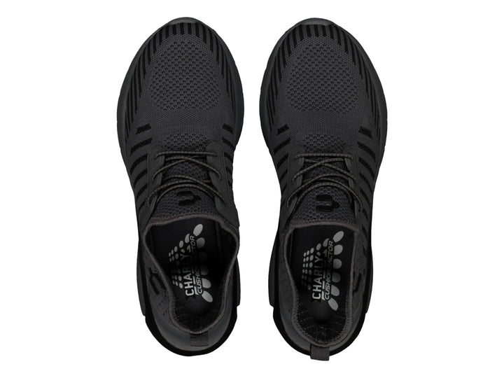 Tenis deportivos Charly de color negro con tejido transpirable y suela gruesa.