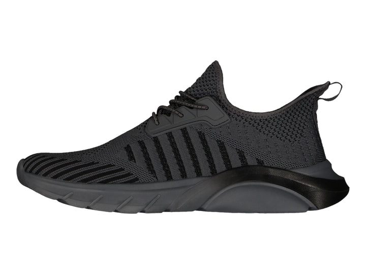 Tenis deportivos Charly de color negro con tejido transpirable y suela gruesa.