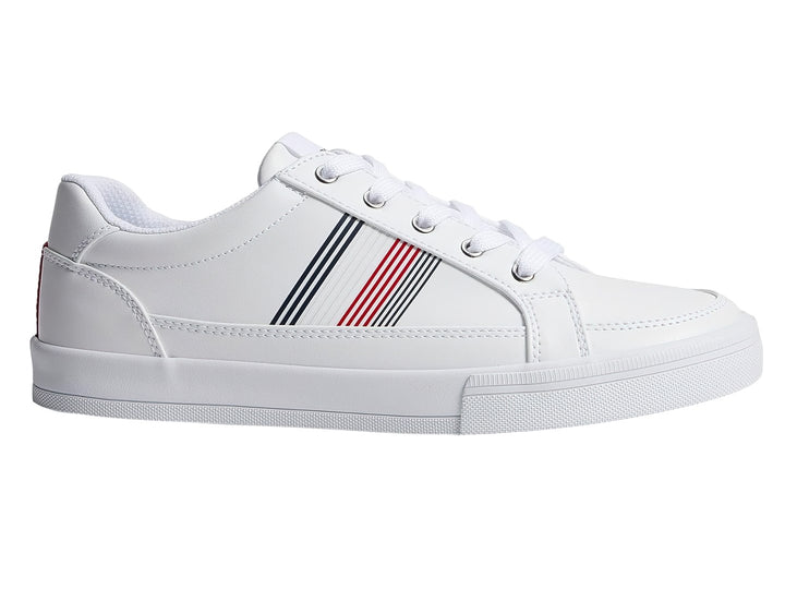 Tenis Tommy Hilfiger color blanco con rayas decorativas en azul y rojo en el lateral y suela blanca.