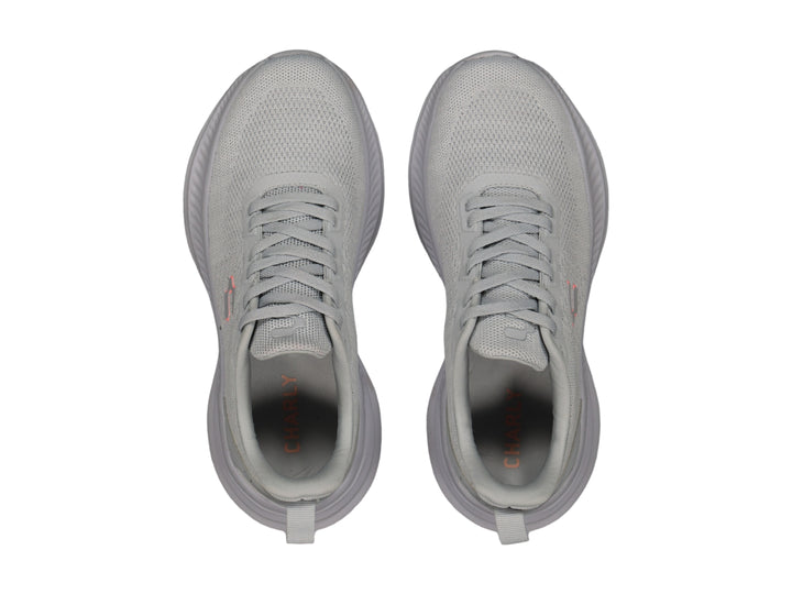 Tenis deportivos Charly color gris con tejido de malla y suela gruesa.