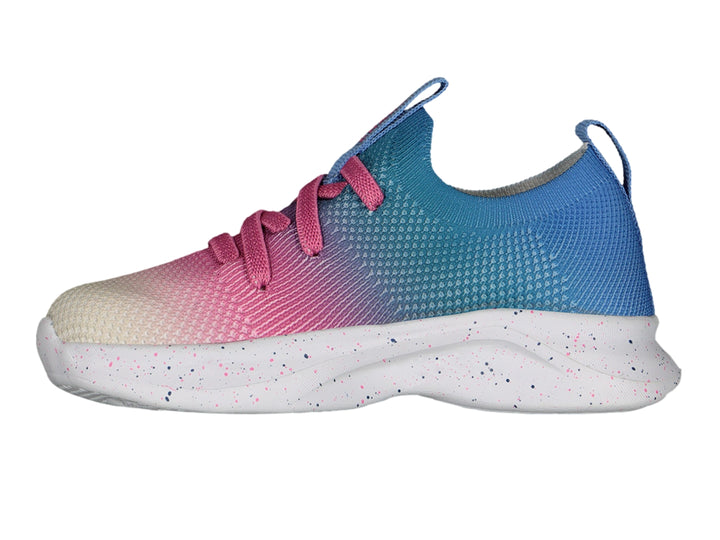 Tenis deportivos Charly con diseño en degradado de azul a rosa y blanco, suela blanca moteada.