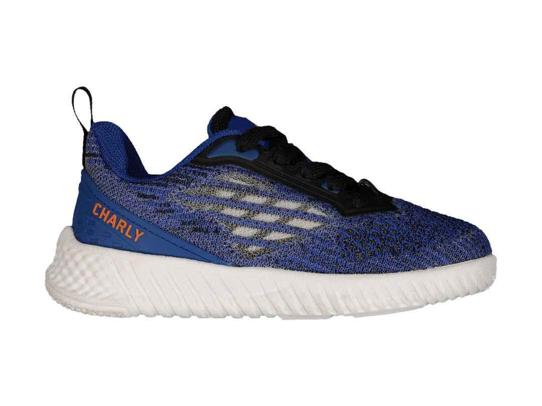 Tenis deportivos Charly color azul marino con suela blanca y cordones negros.