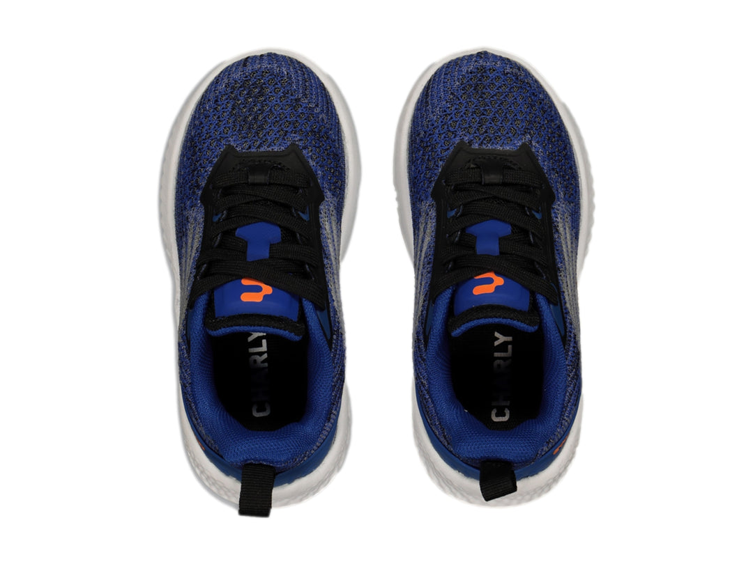 Tenis deportivos Charly color azul marino con suela blanca y cordones negros.