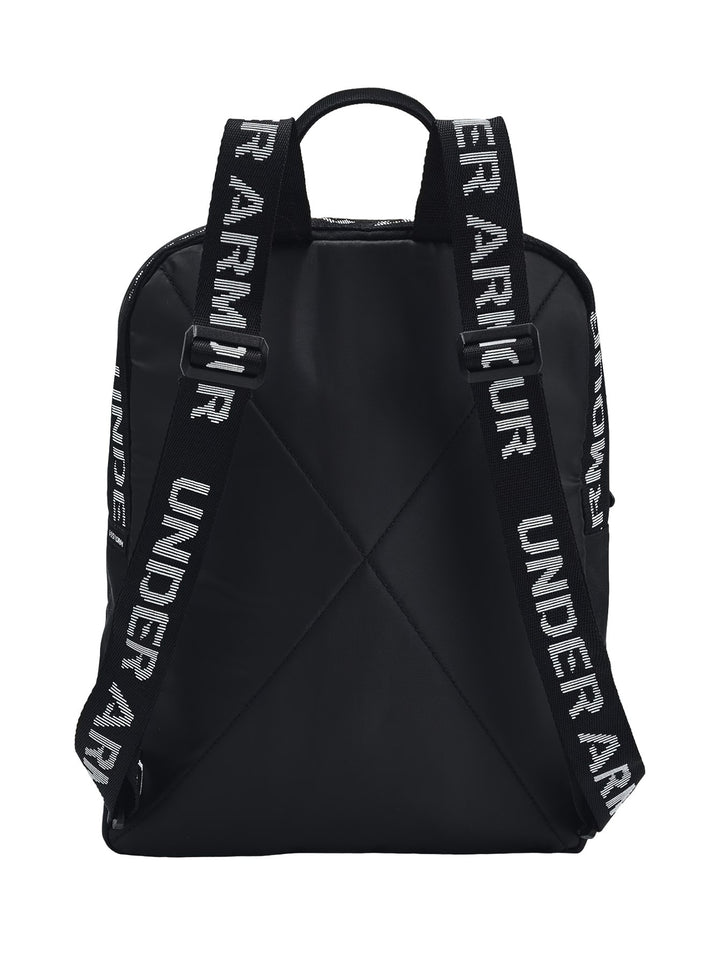Mochila Under Armour de color negro con logotipo blanco en la parte inferior y asa superior.