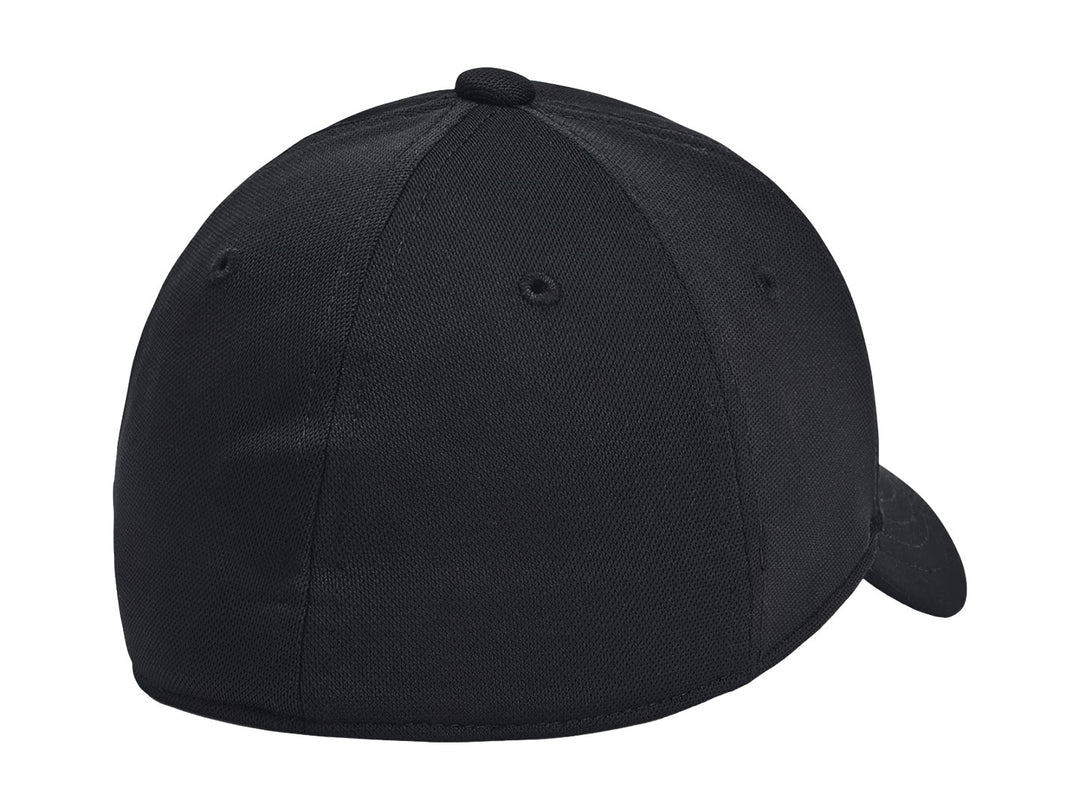Gorra deportiva Under Armour de color negro con logotipo frontal en color blanco y visera curva.