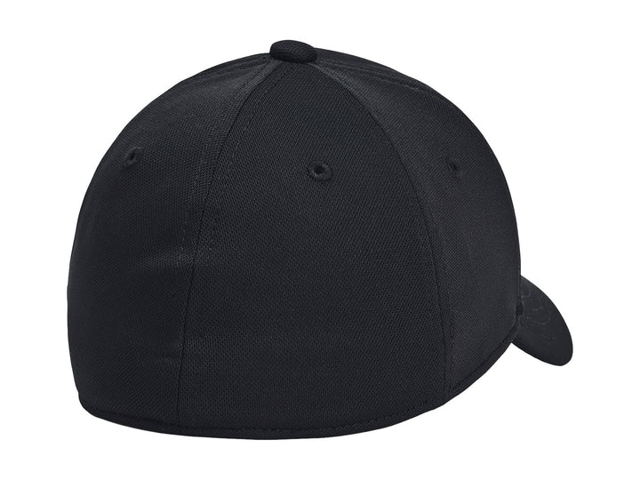 Gorra deportiva Under Armour de color negro con logotipo frontal en color blanco y visera curva.