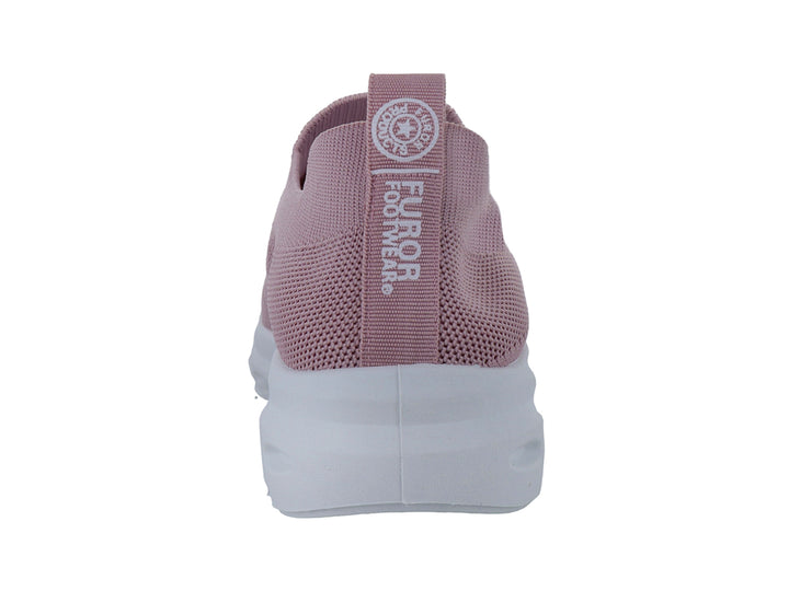 Tenis deportivos color rosa con suela blanca, diseño sin agujetas y tejido transpirable.