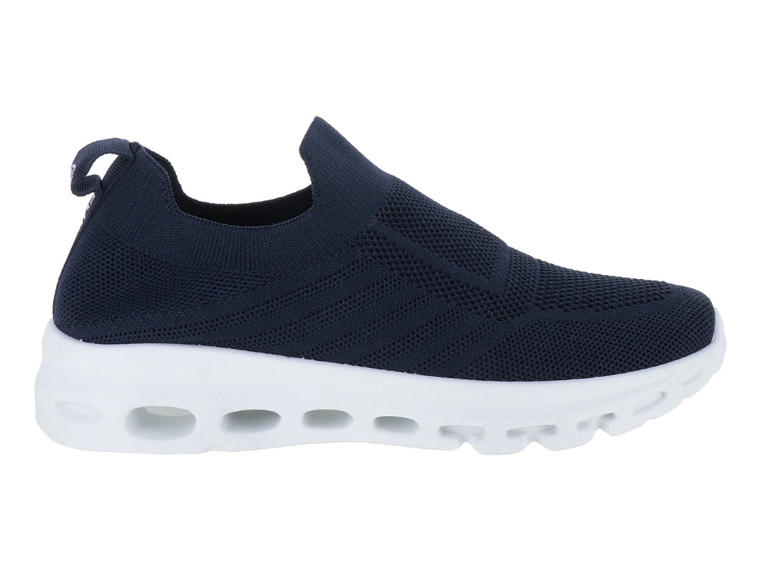 Zapato deportivo slip-on de color azul marino con suela blanca gruesa y perforada.