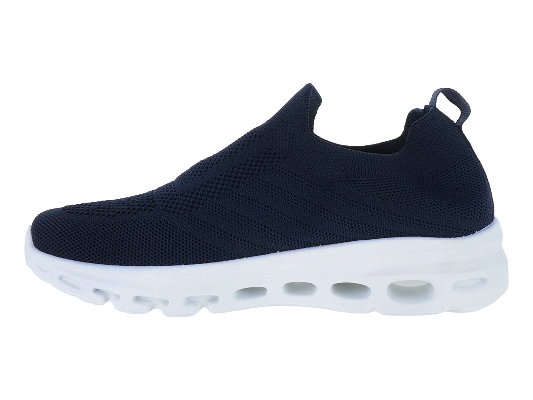 Zapato deportivo slip-on de color azul marino con suela blanca gruesa y perforada.
