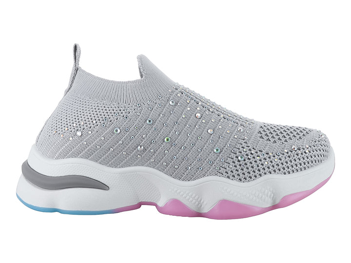 Tenis deportivos infantiles color gris con detalles brillantes y suela blanca con acentos rosa y azul.