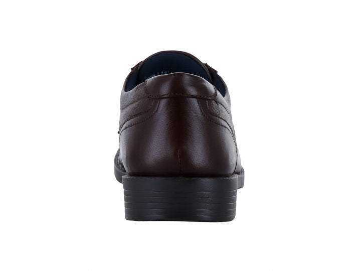 Zapato formal de cuero color marrón brandy con cordones y suela negra.