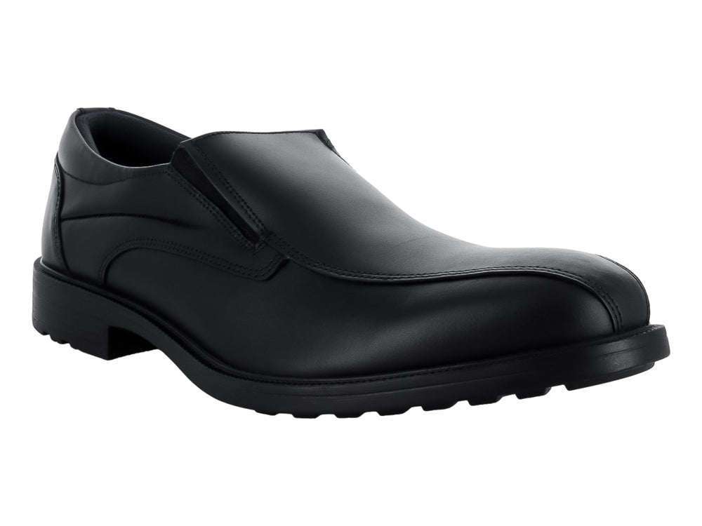 Zapato formal de hombre color negro, estilo mocasín sin cordones con acabado liso y suela plana.