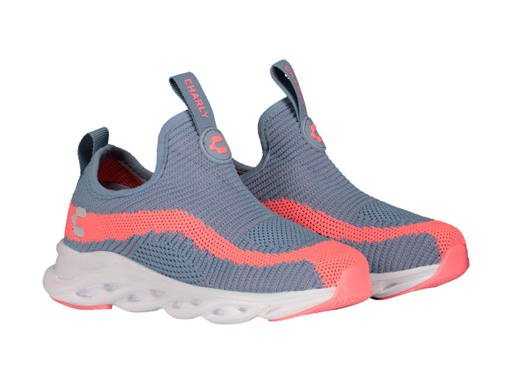 Tenis deportivos Charly color azul con detalles en coral y suela blanca, diseño slip-on sin cordones.