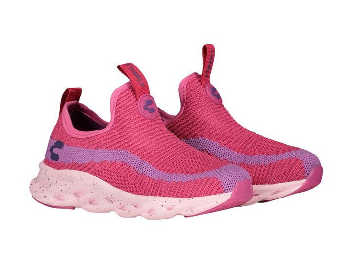 Tenis deportivos Charly en color fucsia y morado con suela rosa claro y diseño de tejido sin cordones.