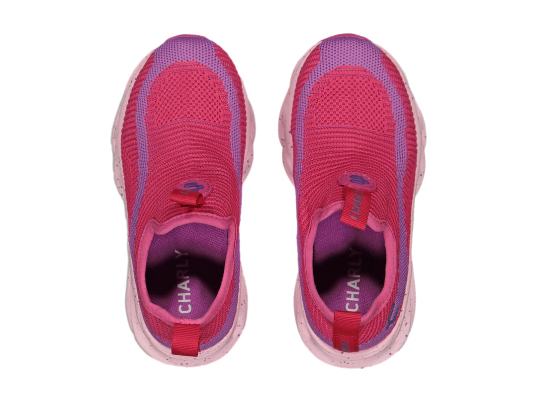 Tenis deportivos Charly en color fucsia y morado con suela rosa claro y diseño de tejido sin cordones.