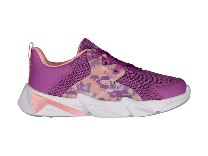 Tenis deportivos Charly color morado con detalles geométricos en rosa y suela blanca.