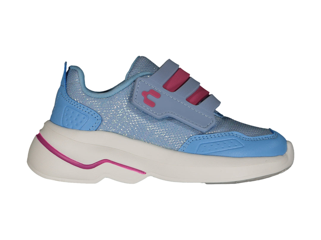 Tenis deportivos infantiles color azul con detalles en rosa y suela blanca, cierre de velcro.