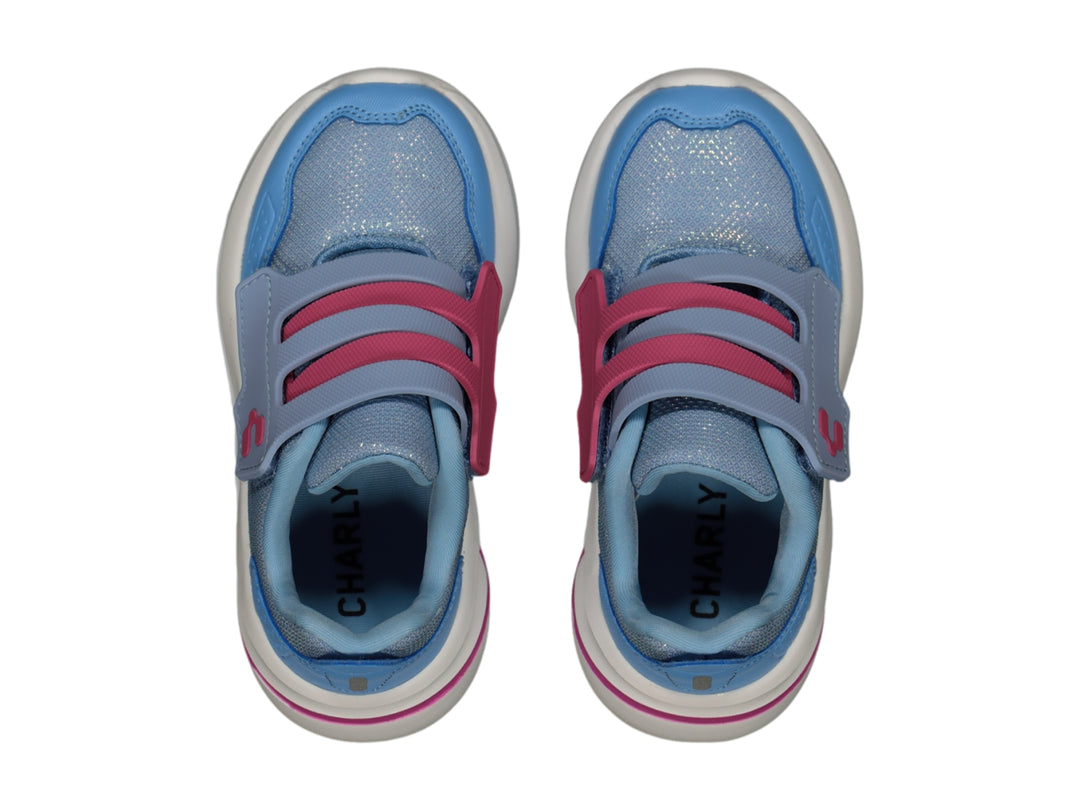 Tenis deportivos infantiles color azul con detalles en rosa y suela blanca, cierre de velcro.