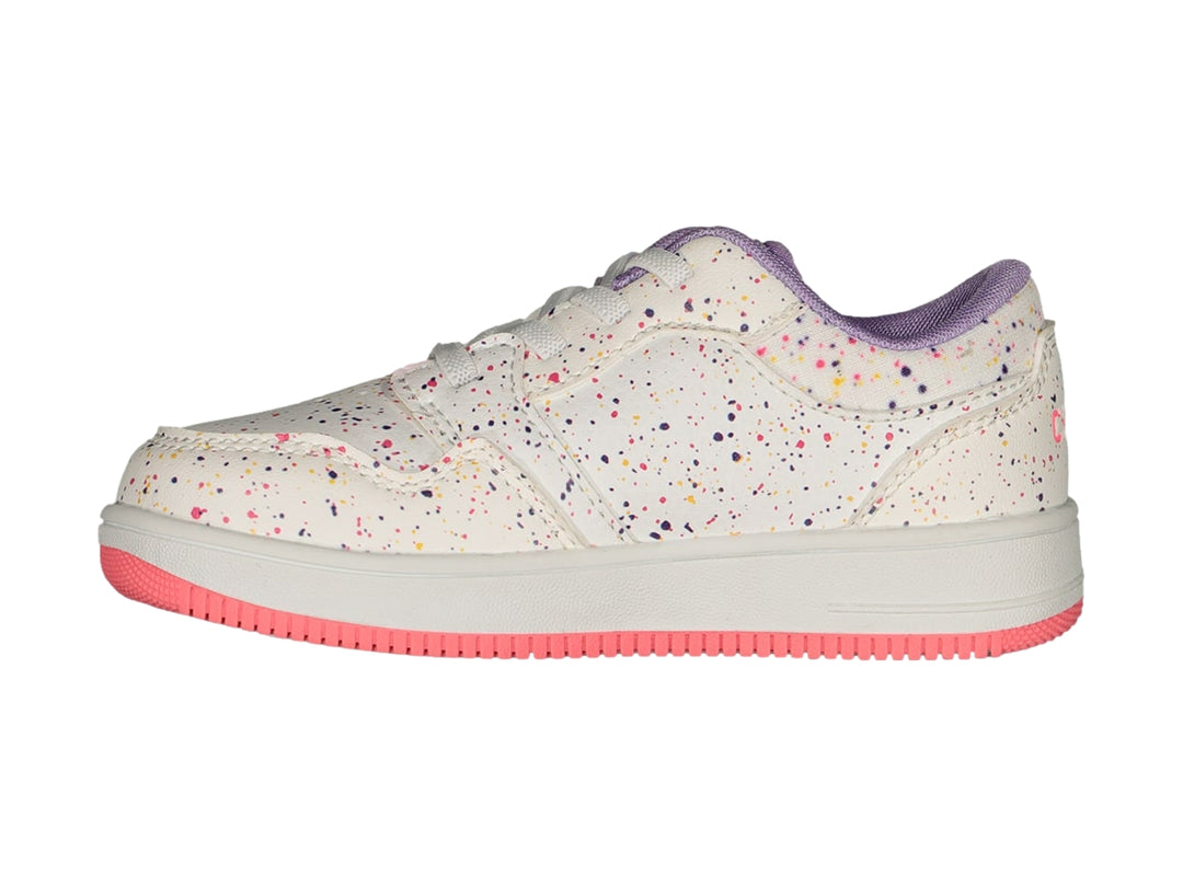 Tenis blancos con motas de colores, suela rosa y detalles morados de la marca Charly.