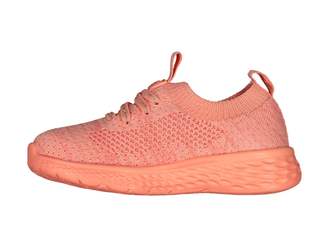 Tenis deportivos Charly en color coral con tejido transpirable y suela amortiguada.
