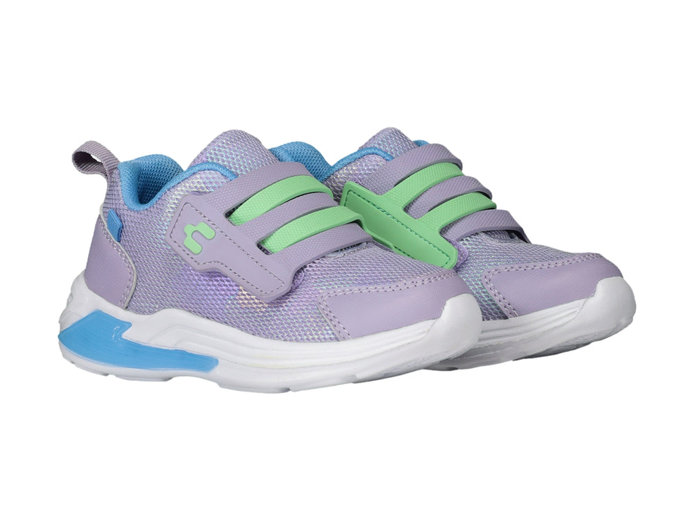 Tenis deportivos Charly color morado con detalles en azul y verde, suela blanca y cierre de velcro.