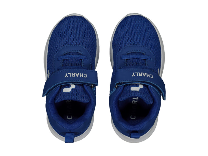 Tenis deportivos Charly color azul con suela blanca y cierre de velcro.
