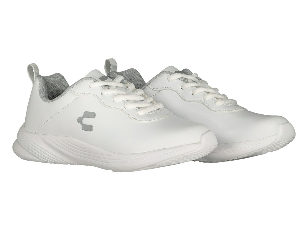 Par de tenis deportivos marca Charly en color blanco con detalles en gris y agujetas blancas.