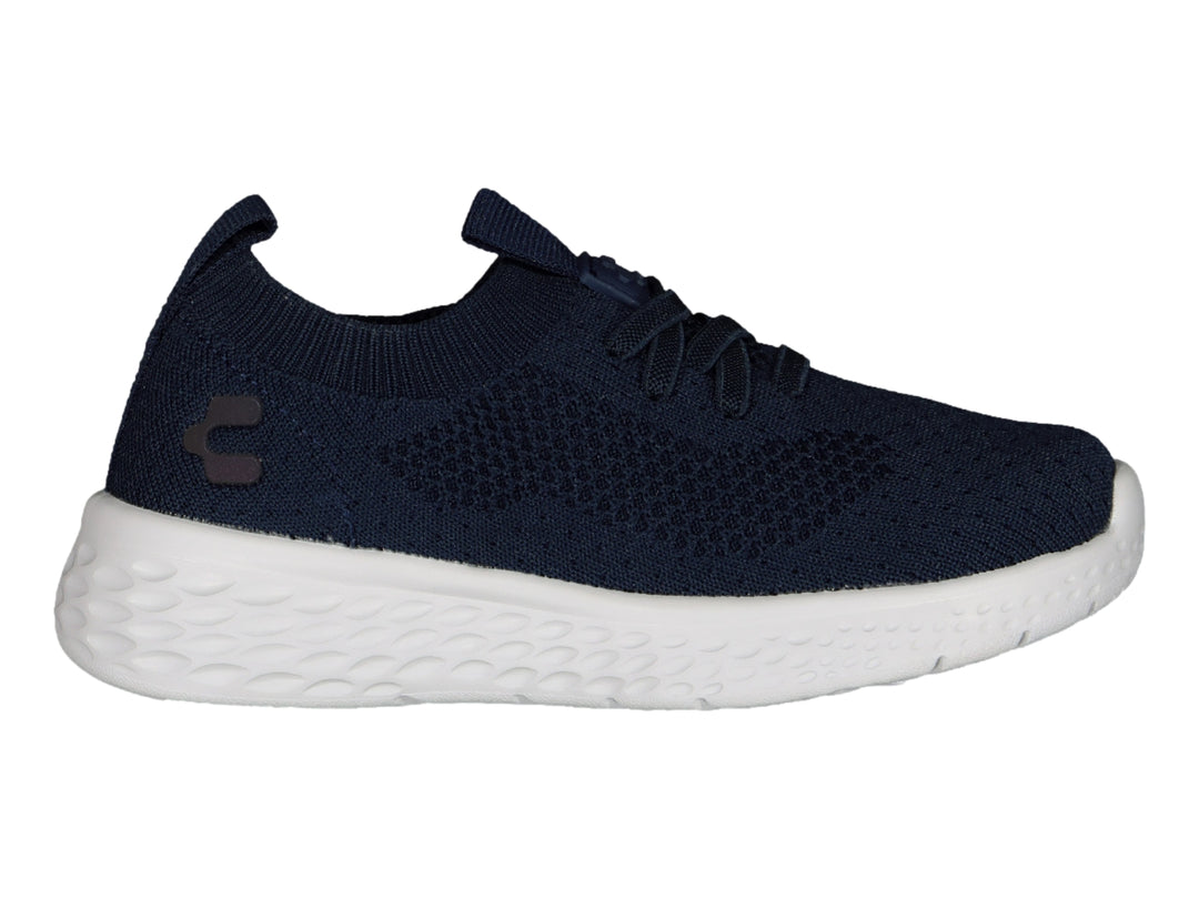 Tenis deportivos Charly color marino con suela blanca gruesa y tejido transpirable.