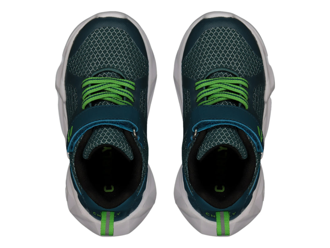 Tenis deportivos Charly color azul petróleo con detalles en verde lima y suela blanca.