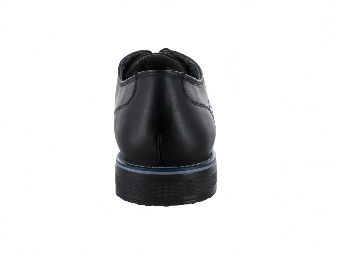 Zapato formal de cuero negro para hombre con cordones y detalle azul en la suela.