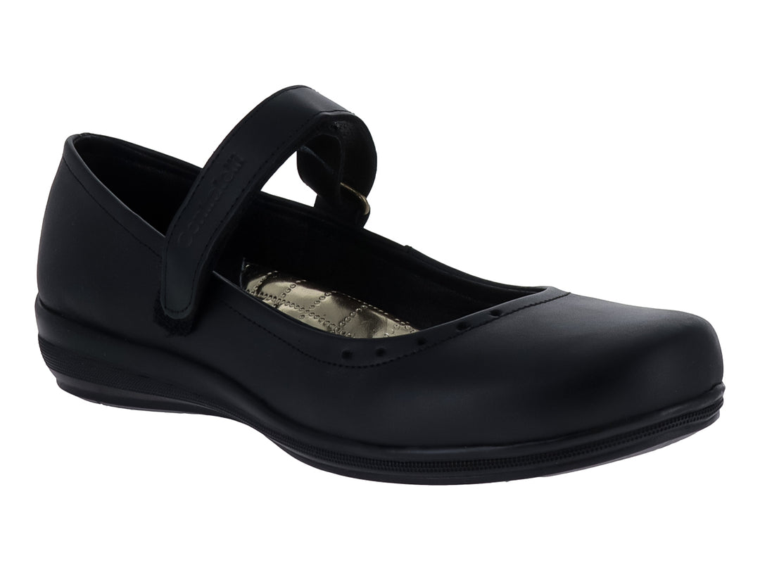 Zapato plano color negro con correa de ajuste en el empeine y punta redondeada.