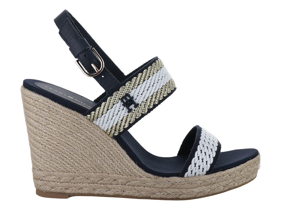 Sandalia Tommy Hilfiger color azul marino y blanco con plataforma de cuña en yute beige para mujer.
