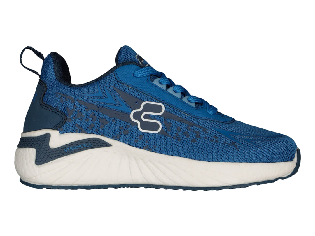Tenis deportivos Charly en color azul con suela blanca y logotipo blanco lateral.