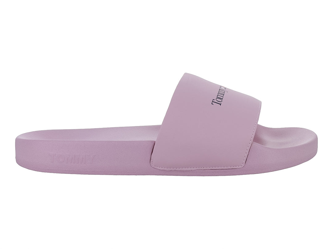 Sandalia tipo slide de color rosa pálido con el logo de Tommy Hilfiger en la correa.