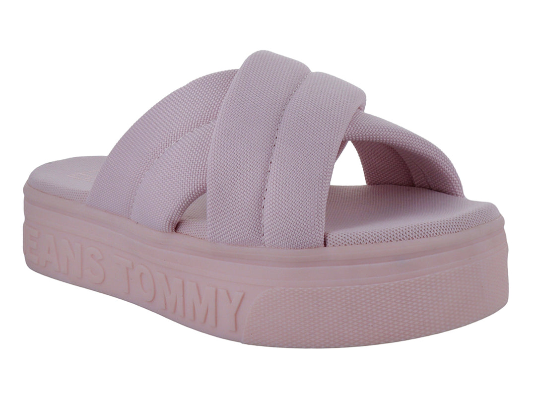 Sandalias Tommy Hilfiger color rosa con suela de plataforma y correas cruzadas de tela.