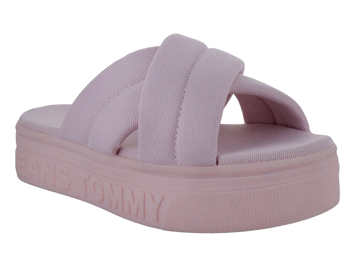 Sandalias Tommy Hilfiger color rosa con suela de plataforma y correas cruzadas de tela.