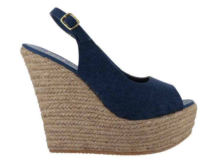 Sandalia de plataforma cuña color azul denim con suela de yute trenzado y correa al tobillo.