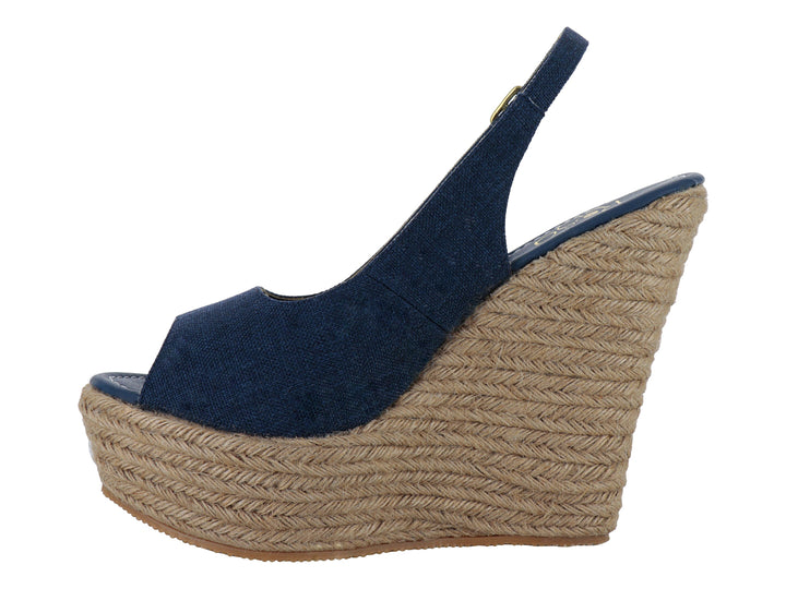 Sandalia de plataforma cuña color azul denim con suela de yute trenzado y correa al tobillo.