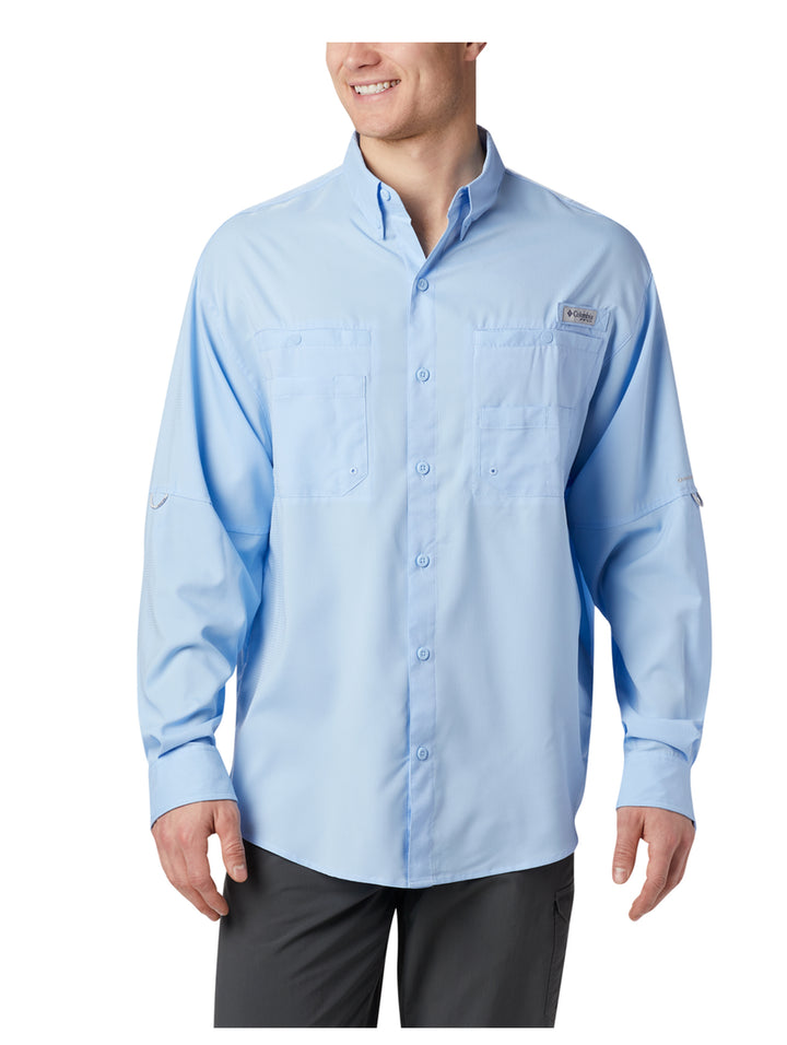 Camisa Columbia de manga larga en color azul claro con bolsillos frontales y botones.