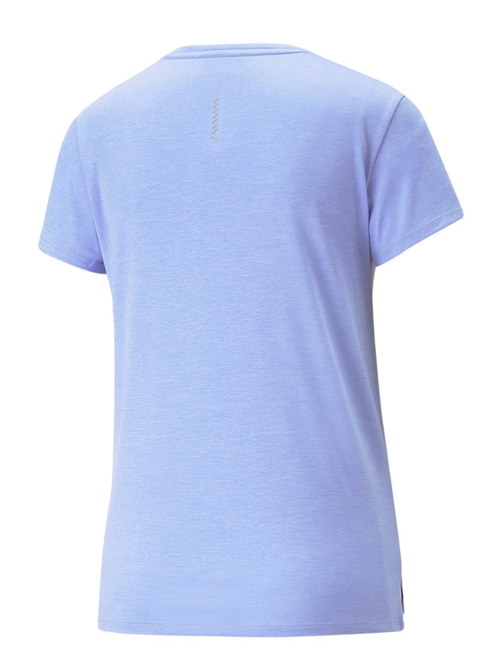 Camiseta deportiva PUMA de manga corta en color morado claro con textura jaspeada.