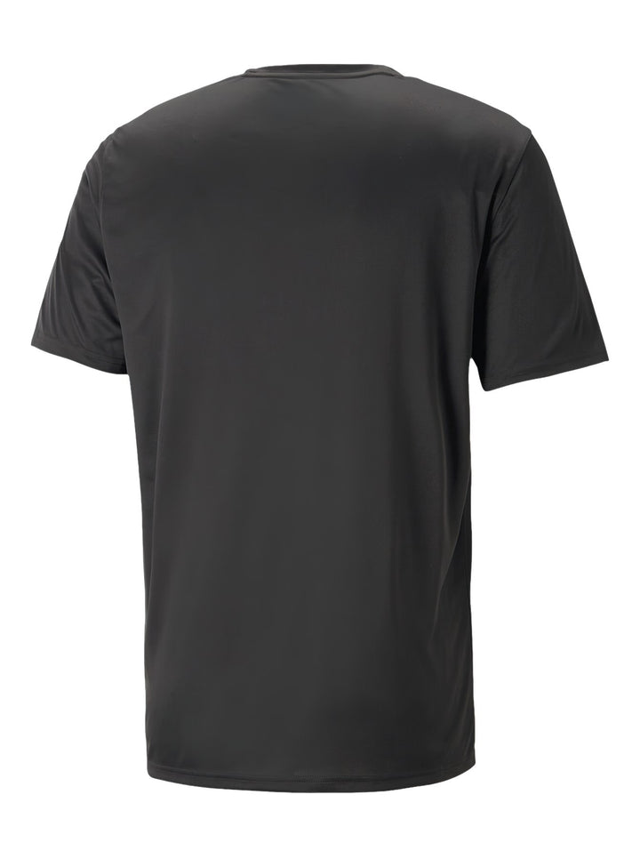 Camiseta deportiva PUMA de color negro, corte slim fit con detalles en los hombros y logo en el pecho.
