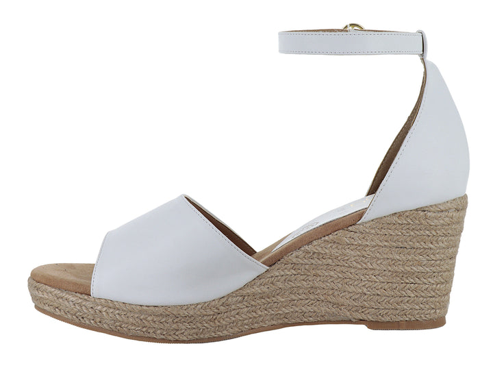 Sandalia blanca para mujer con plataforma de esparto beige y correa ajustable al tobillo.