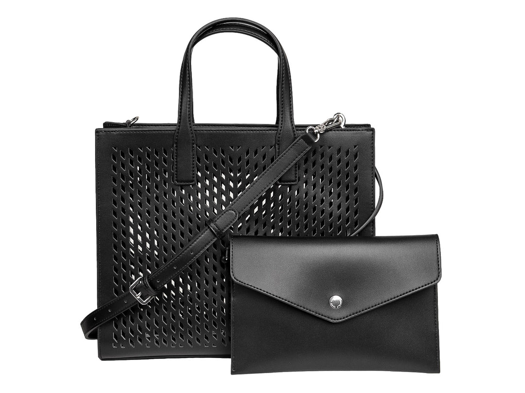 Bolso tote negro de Karl Lagerfeld con diseño perforado y letras KARL en el frente.