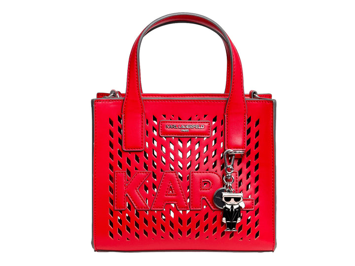 Bolso de hombro color rojo carmesí con diseño calado, letras KARL en relieve y un colgante decorativo.