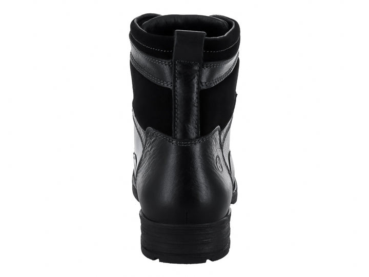 Bota de cuero negro con agujetas y suela negra.