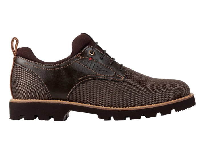 Zapato casual color taupe con suela track gruesa y cordones.