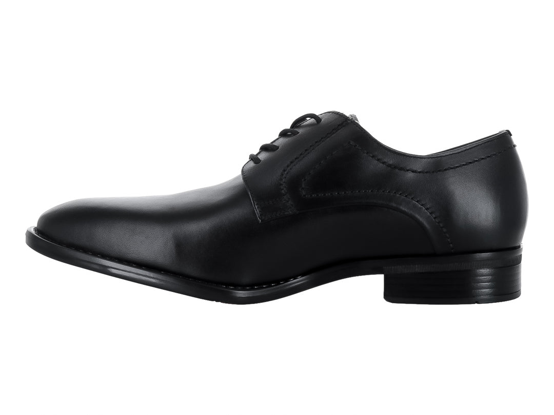 Zapato formal de cuero negro para hombre con cordones y acabado liso.