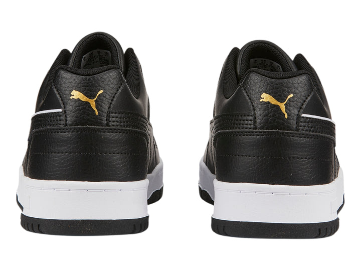 Tenis PUMA RBD Game Low en colores negro y blanco con detalles dorados, diseño deportivo de corte bajo.