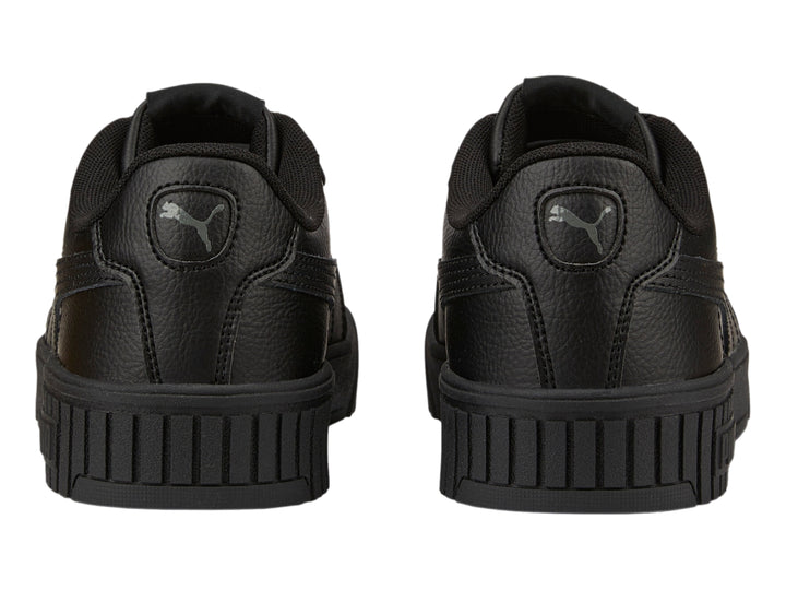 Tenis PUMA Carina 2.0 en color negro total con suela de plataforma y acabado mate.