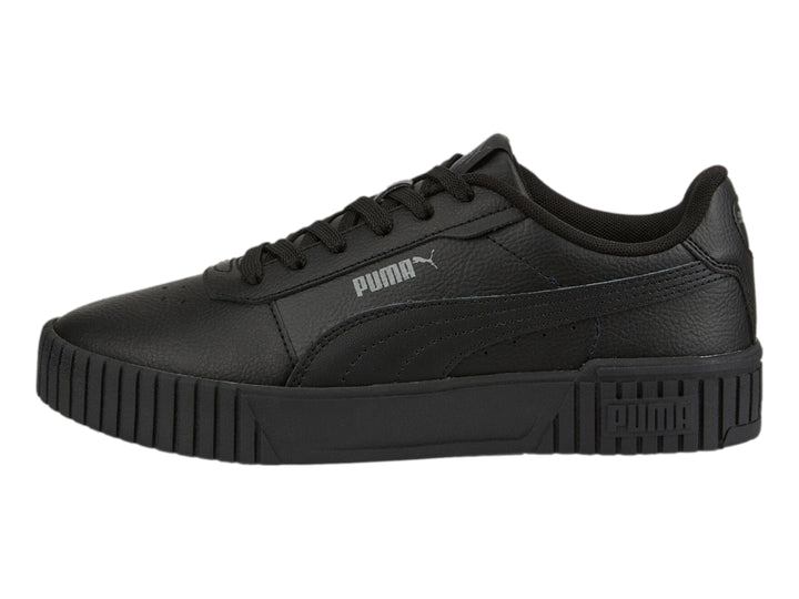 Tenis PUMA Carina 2.0 en color negro total con suela de plataforma y acabado mate.